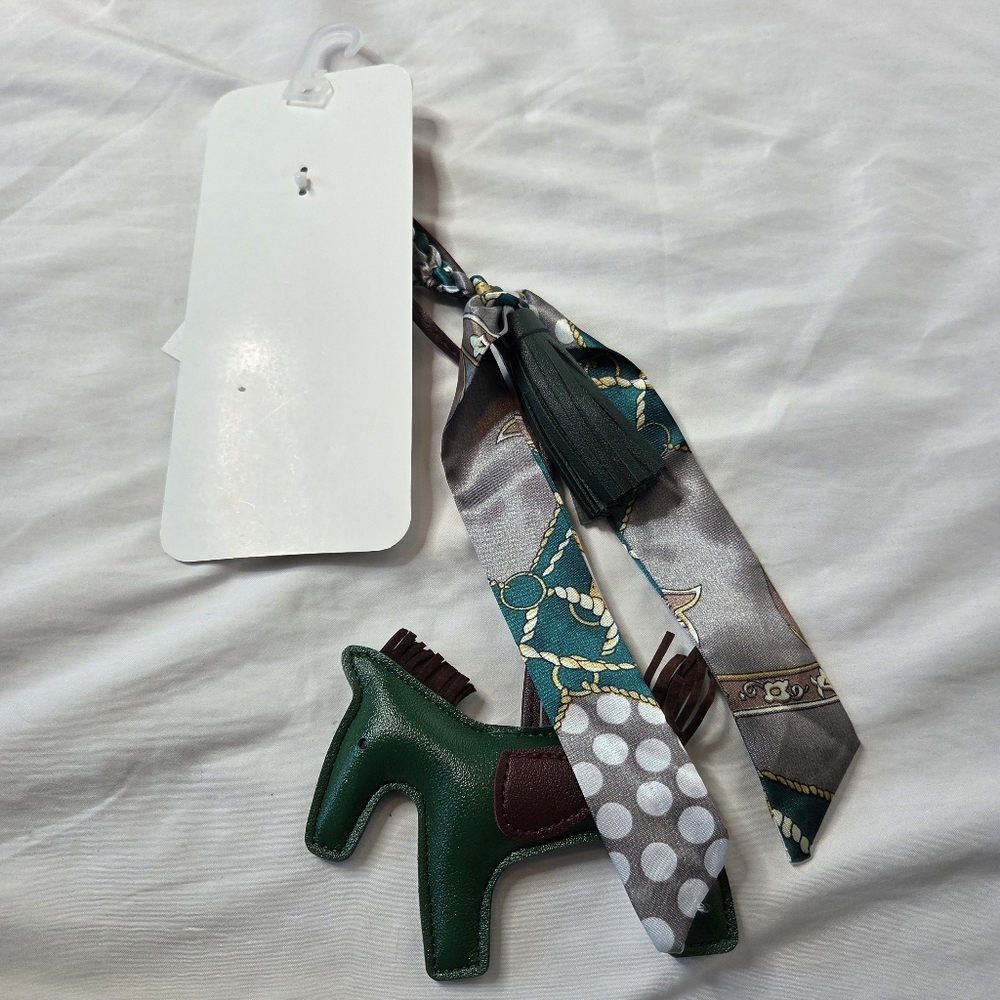 Natasha Green Horse Key Ring Charm Keychain - Picture 2 of 8